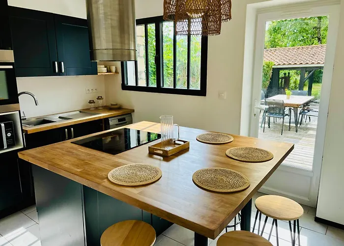 La Maison Du Parc, Charme Et Tranquillite Apartment *