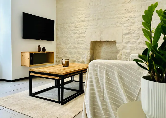 La Maison Du Parc, Charme Et Tranquillite * Niort